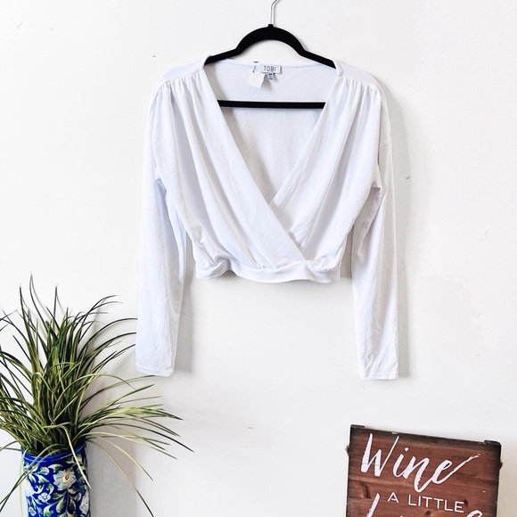 Tobi Plunging Crop Top - Picture 2 of 8